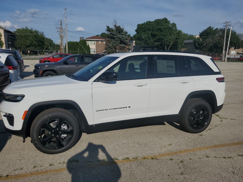 2025 Jeep Grand Cherokee Limited photo 4