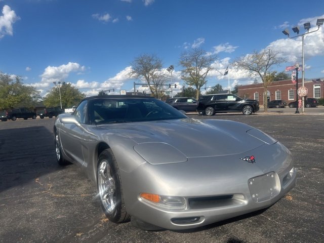2004 Chevrolet Corvette Base photo 2