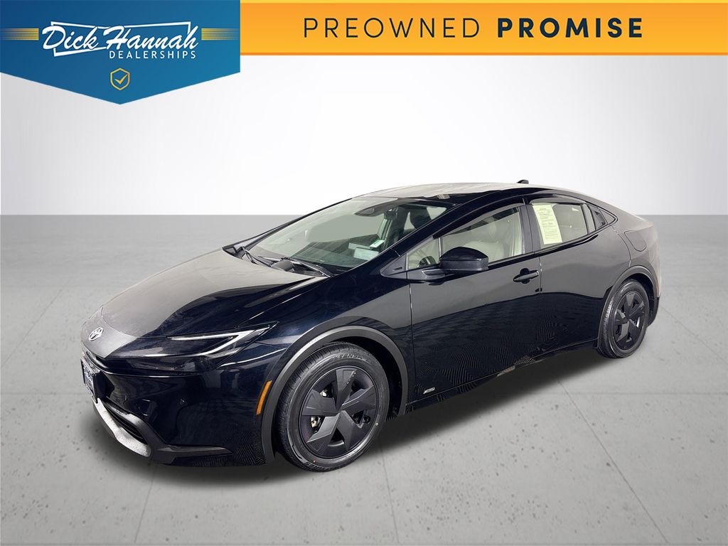2023 Toyota Prius LE's photo