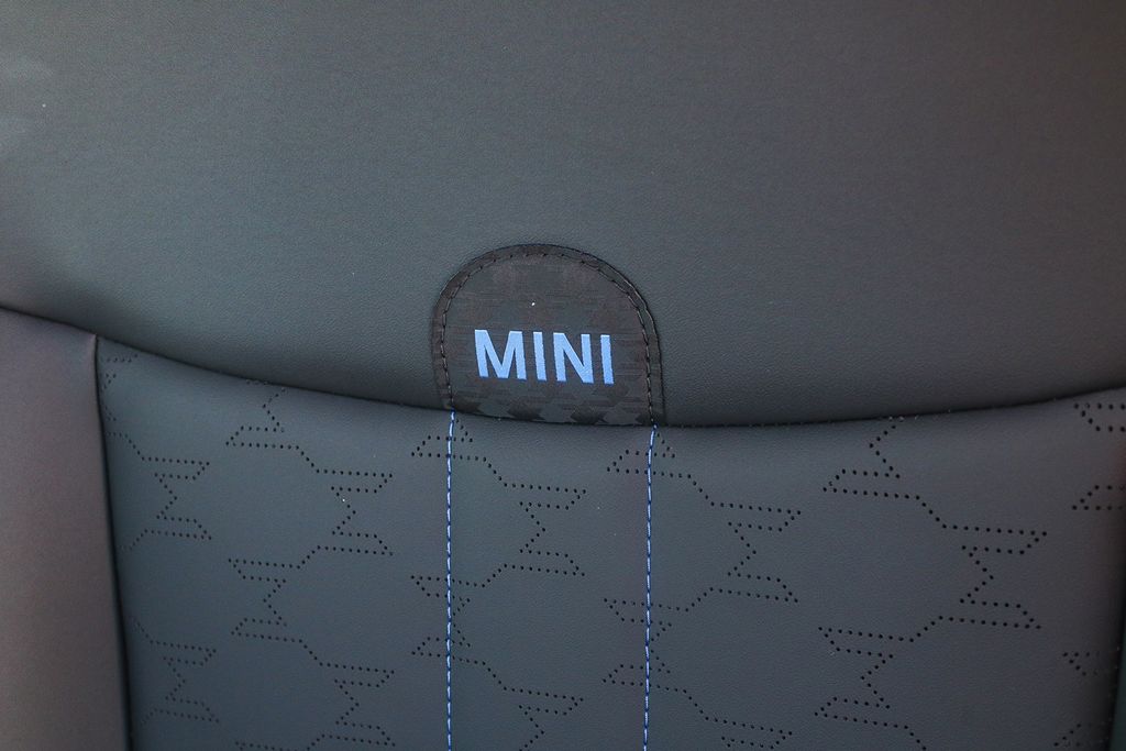 2026 Mini Cooper 4 Door Hardtop Iconic photo 19