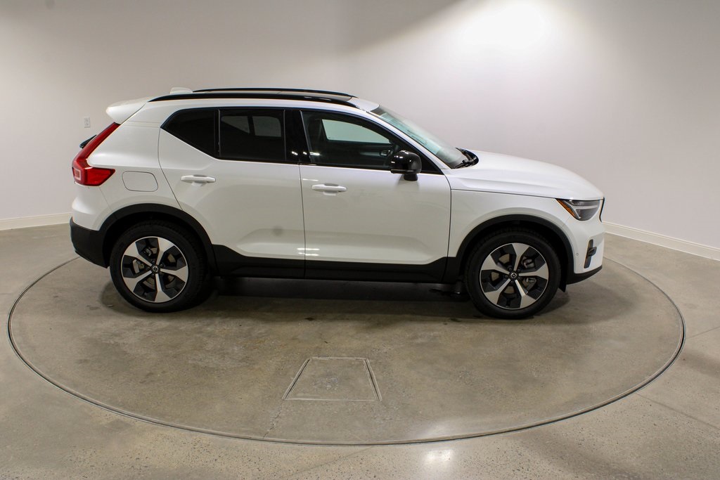 2026 Volvo XC40 Plus photo 7