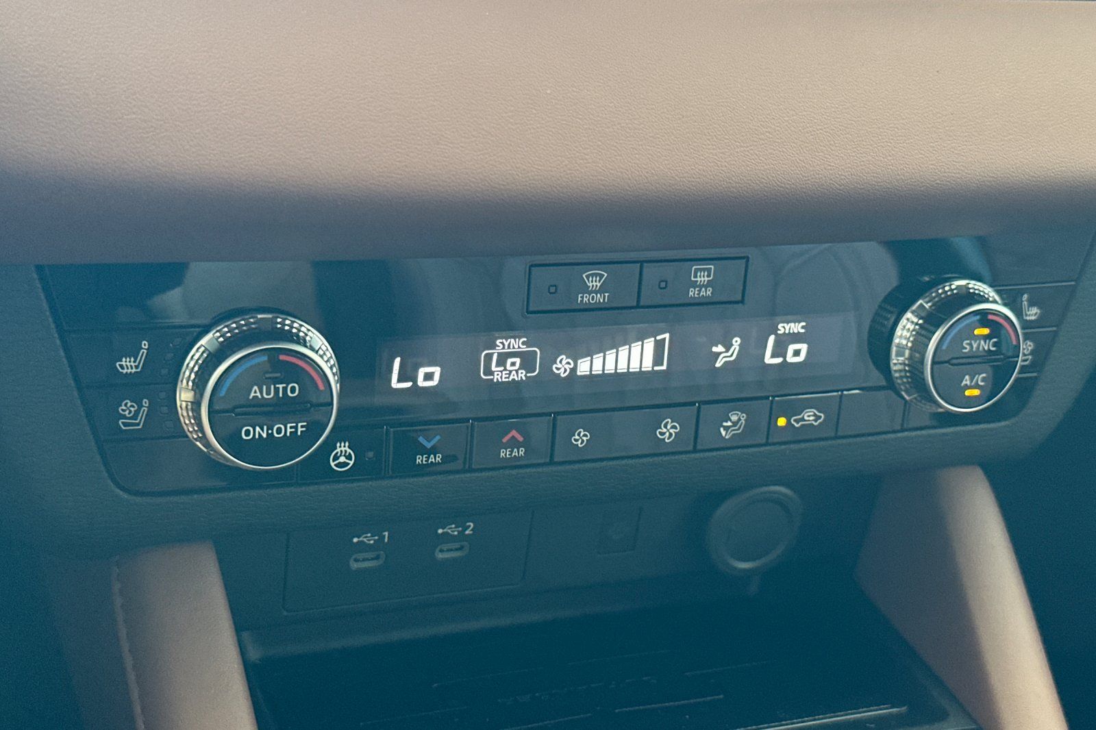 2025 Mitsubishi Outlander SEL photo 18