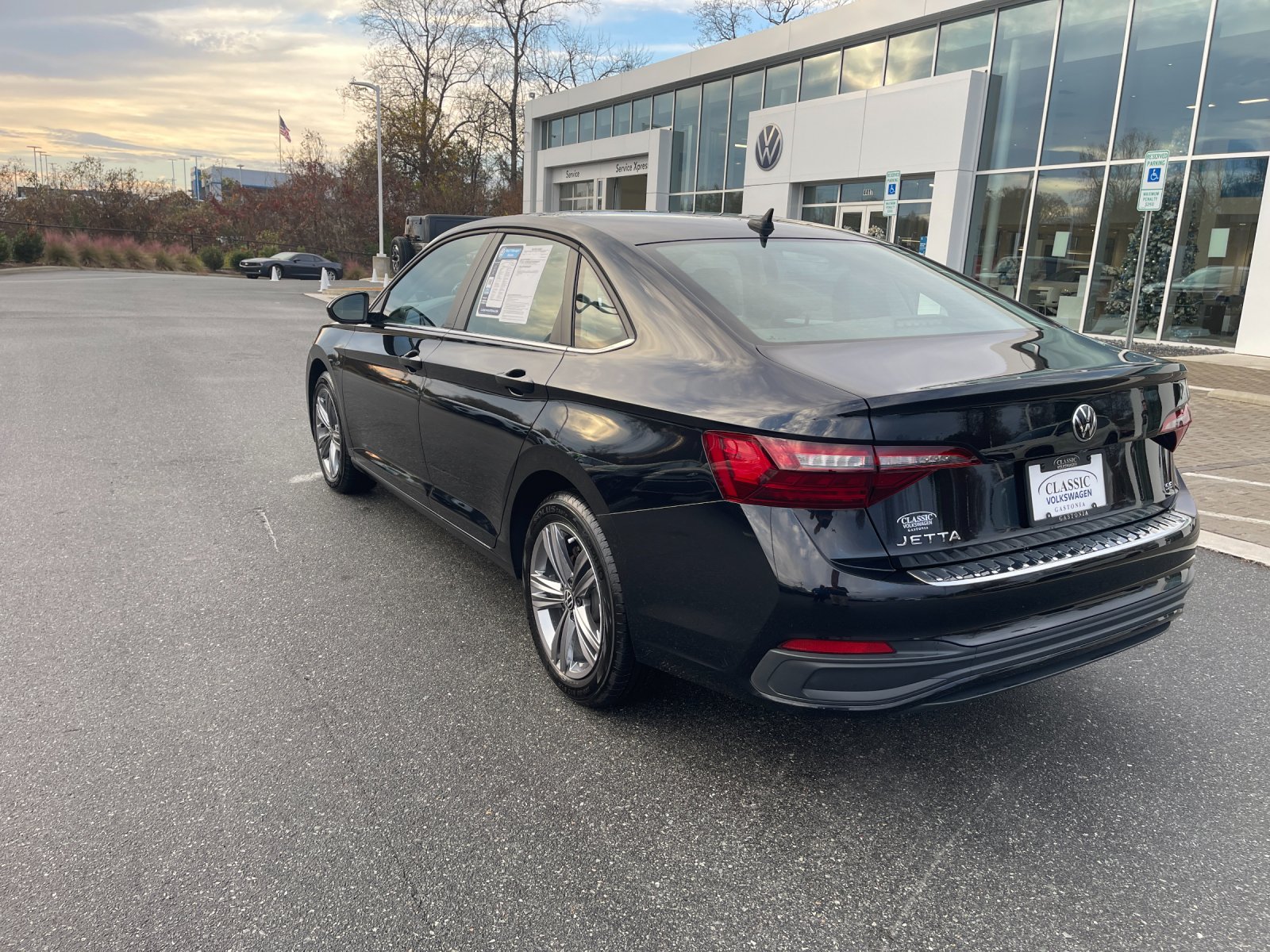 2022 Volkswagen Jetta SE photo 2