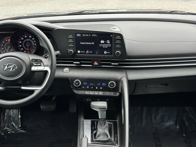 2023 Hyundai Elantra SEL photo 5