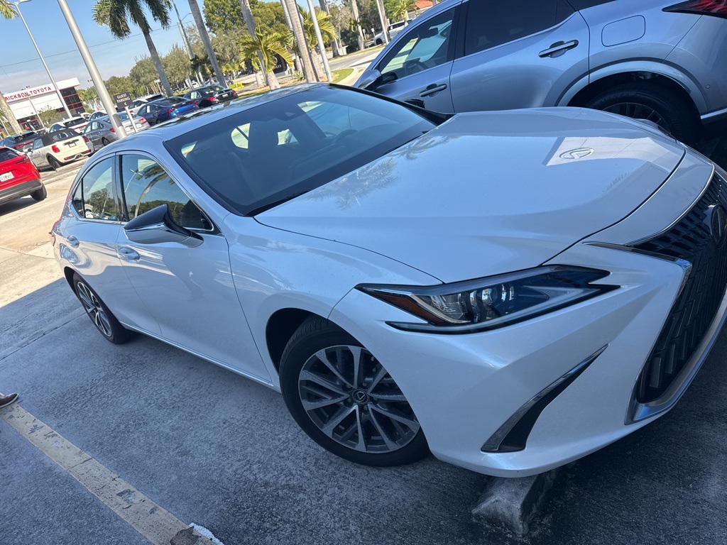 2023 Lexus ES 350's photo
