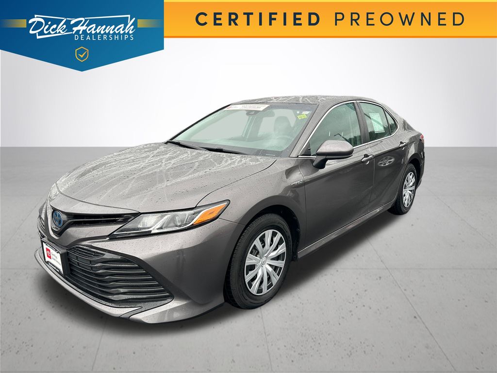 2020 Toyota Camry LE's photo