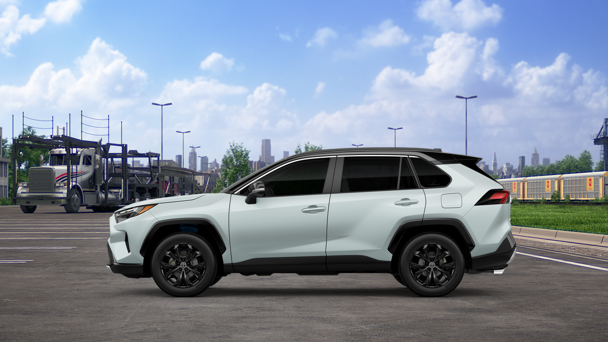2025 Toyota RAV4 XSE photo 4