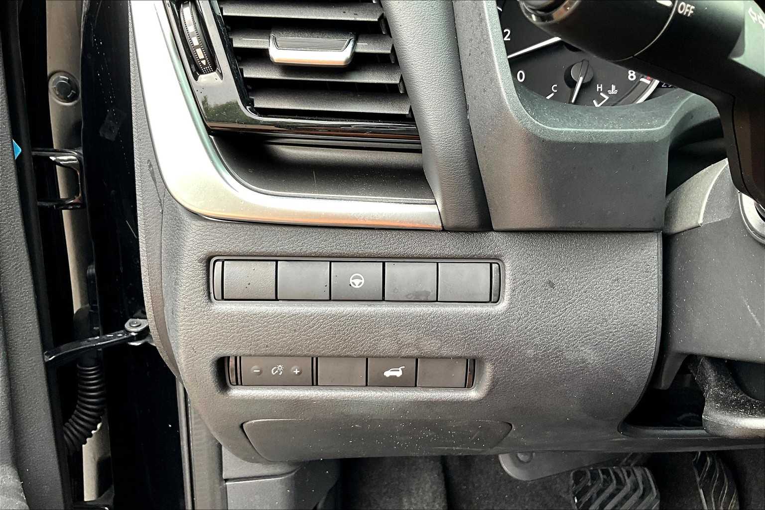 2022 Nissan Rogue SV photo 30