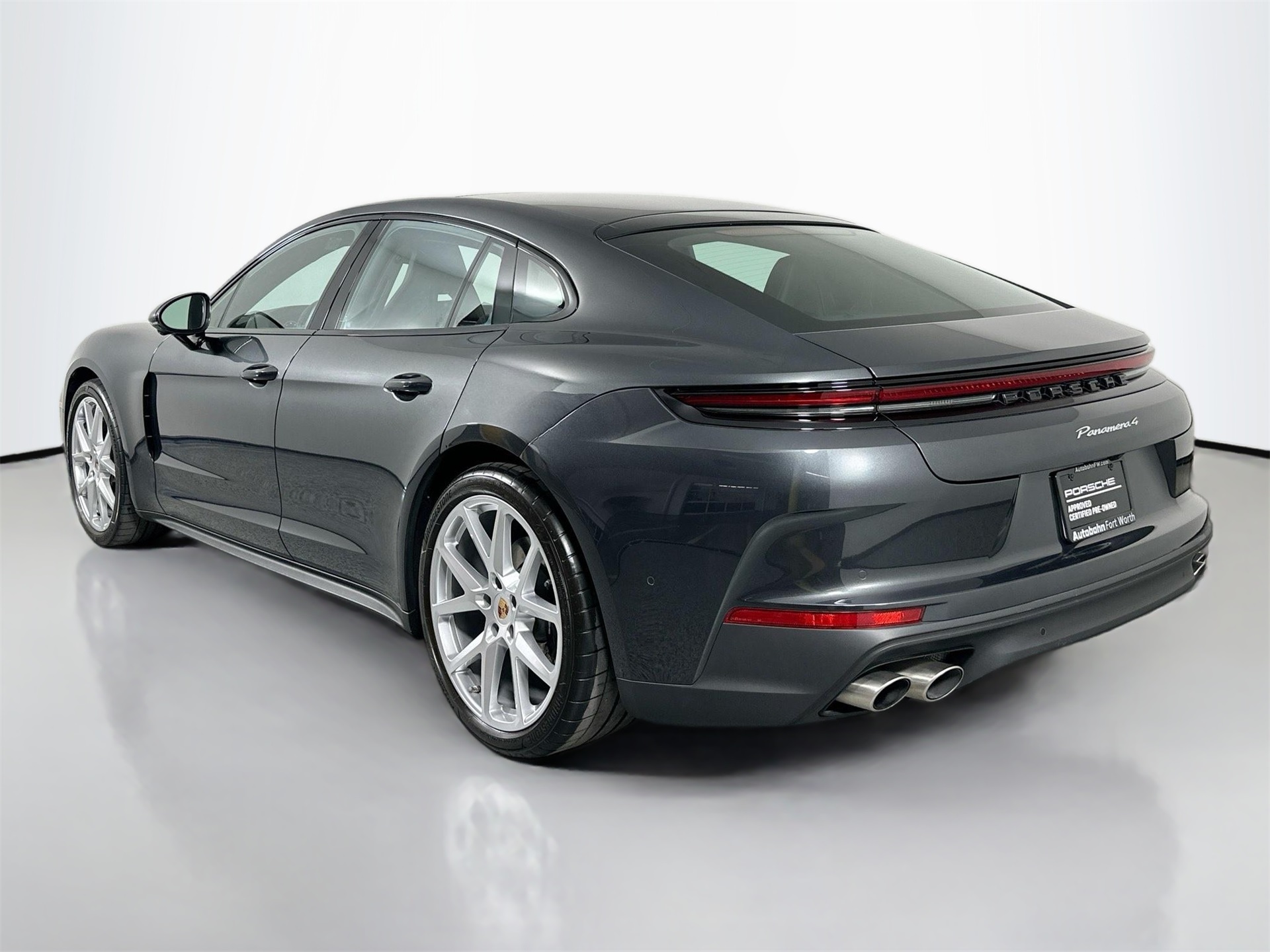 2025 Porsche Panamera 4 photo 3