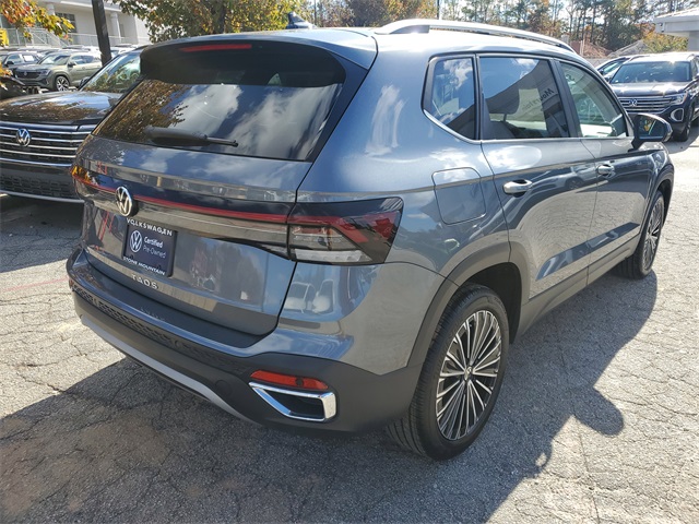 2025 Volkswagen Taos SE photo 4
