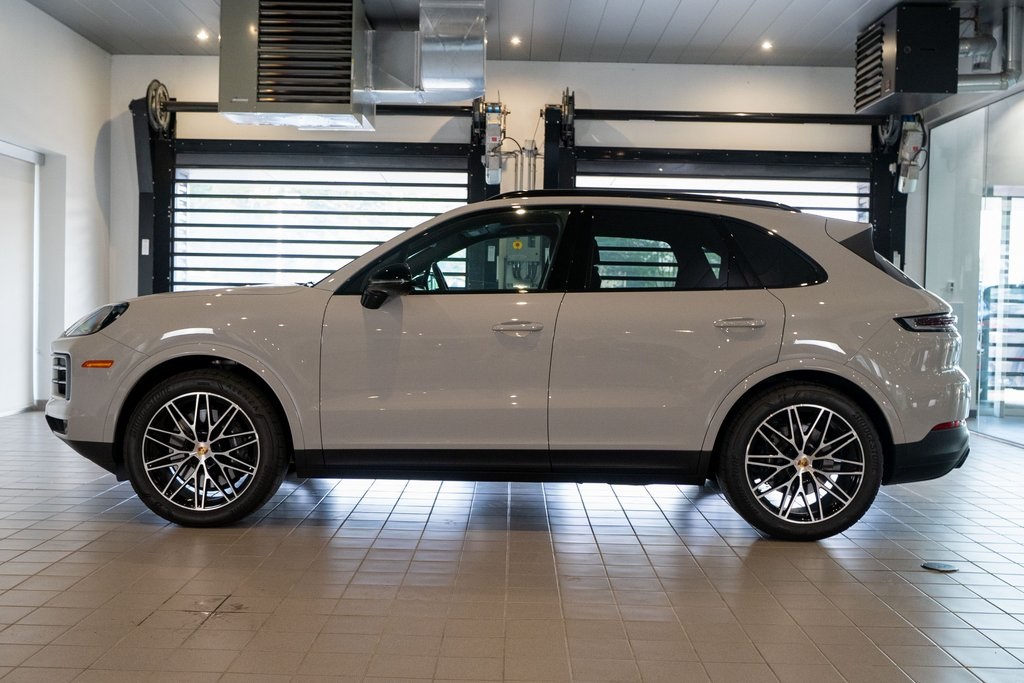 2024 Porsche Cayenne photo 2