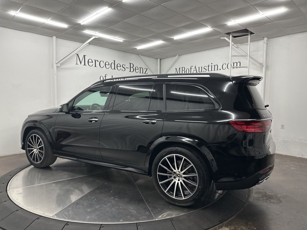 2026 Mercedes Benz GLS 450 4MATIC photo 4