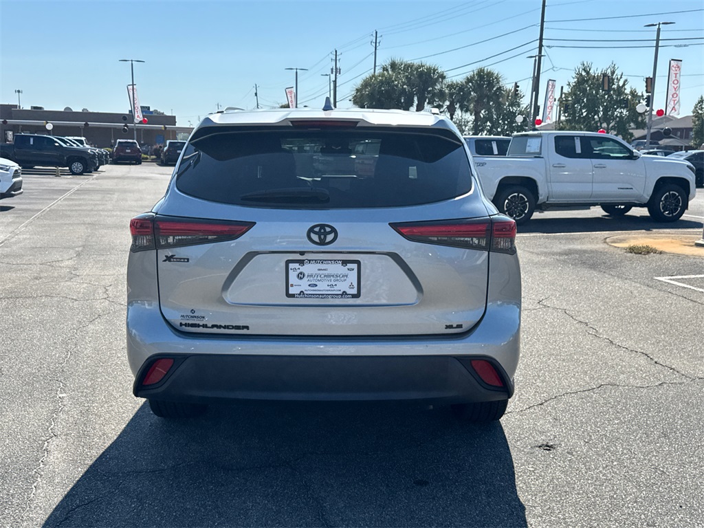 2022 Toyota Highlander XLE photo 4