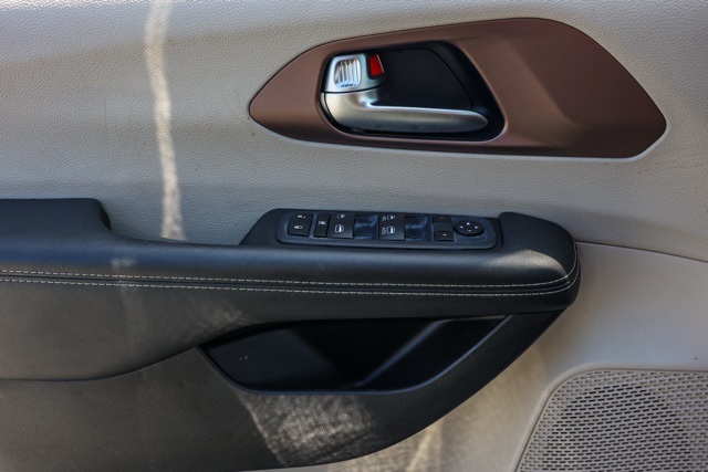 2023 Chrysler Voyager LX photo 20