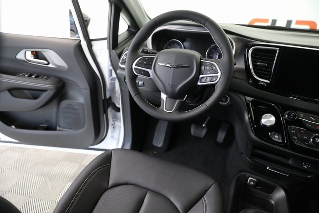 2026 Chrysler Voyager LX photo 19