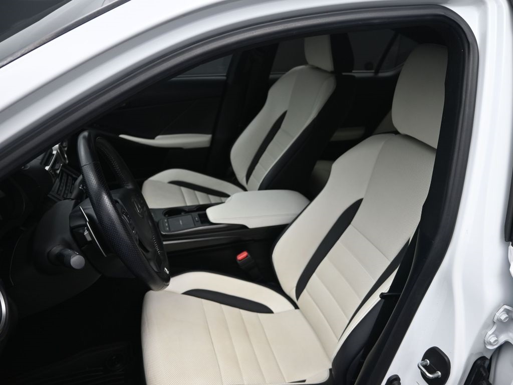 2021 Lexus IS 350 F SPORT photo 10