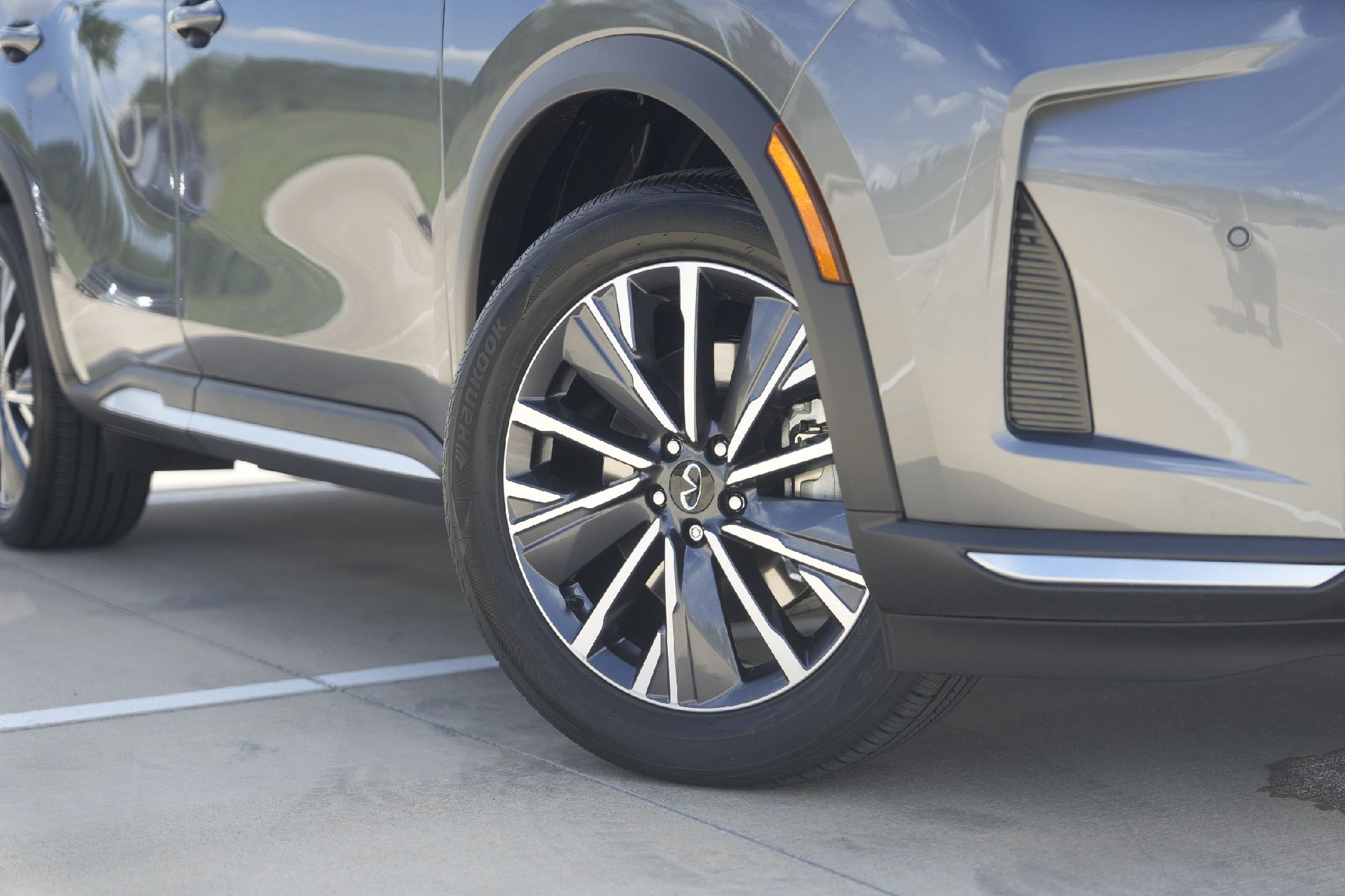 2026 Infiniti QX60 Luxe photo 2