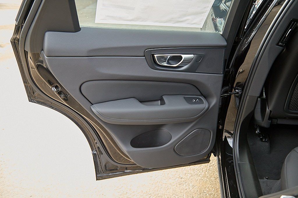 2026 VOLVO XC60 - Image 18