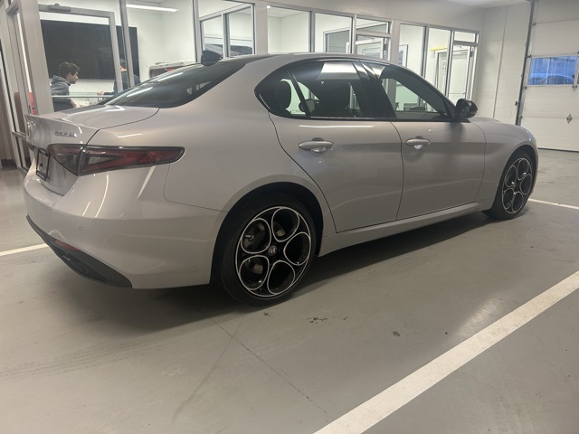 2025 Alfa Romeo Giulia Base photo 4