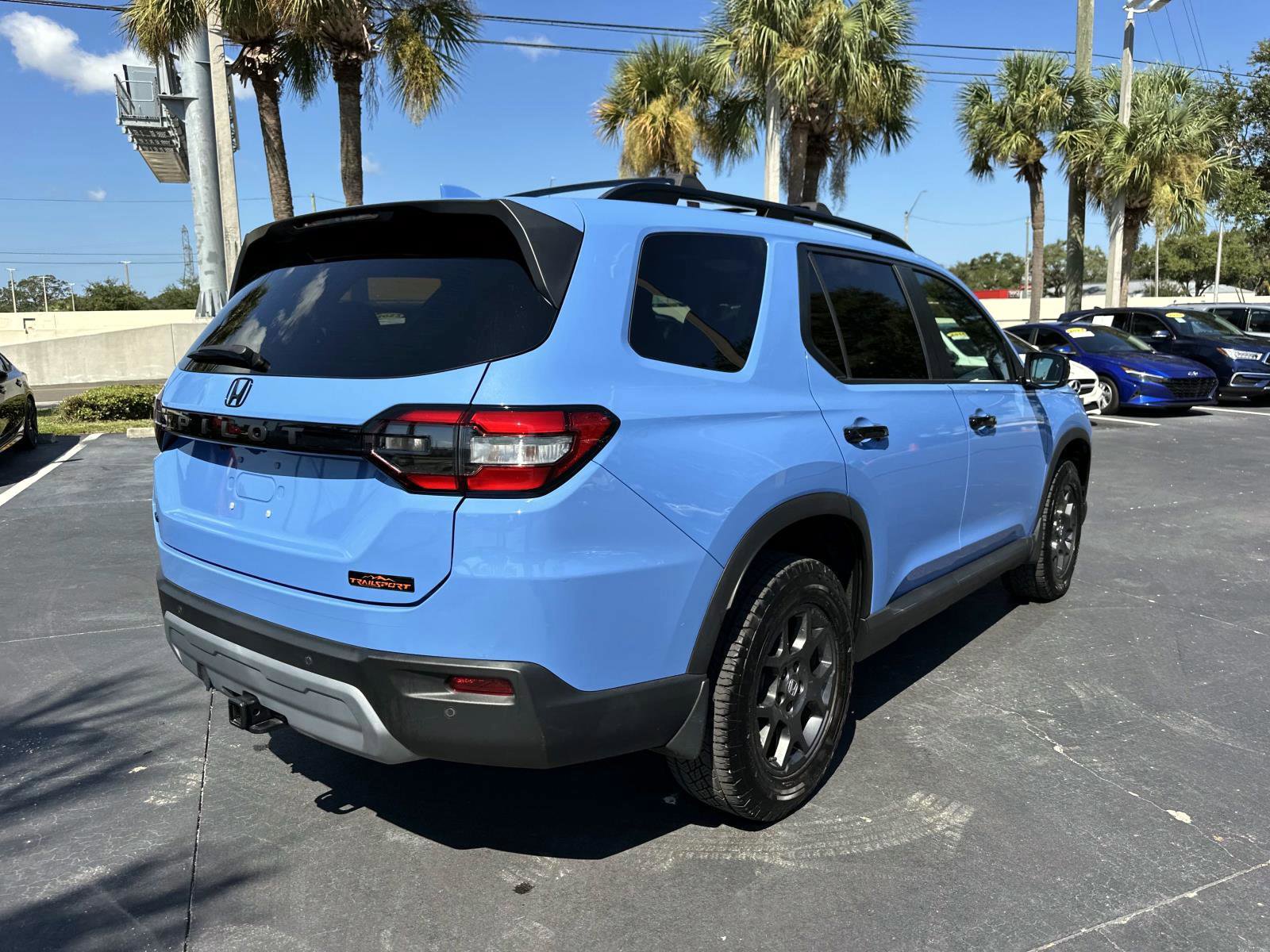2023 Honda Pilot TrailSport photo 2