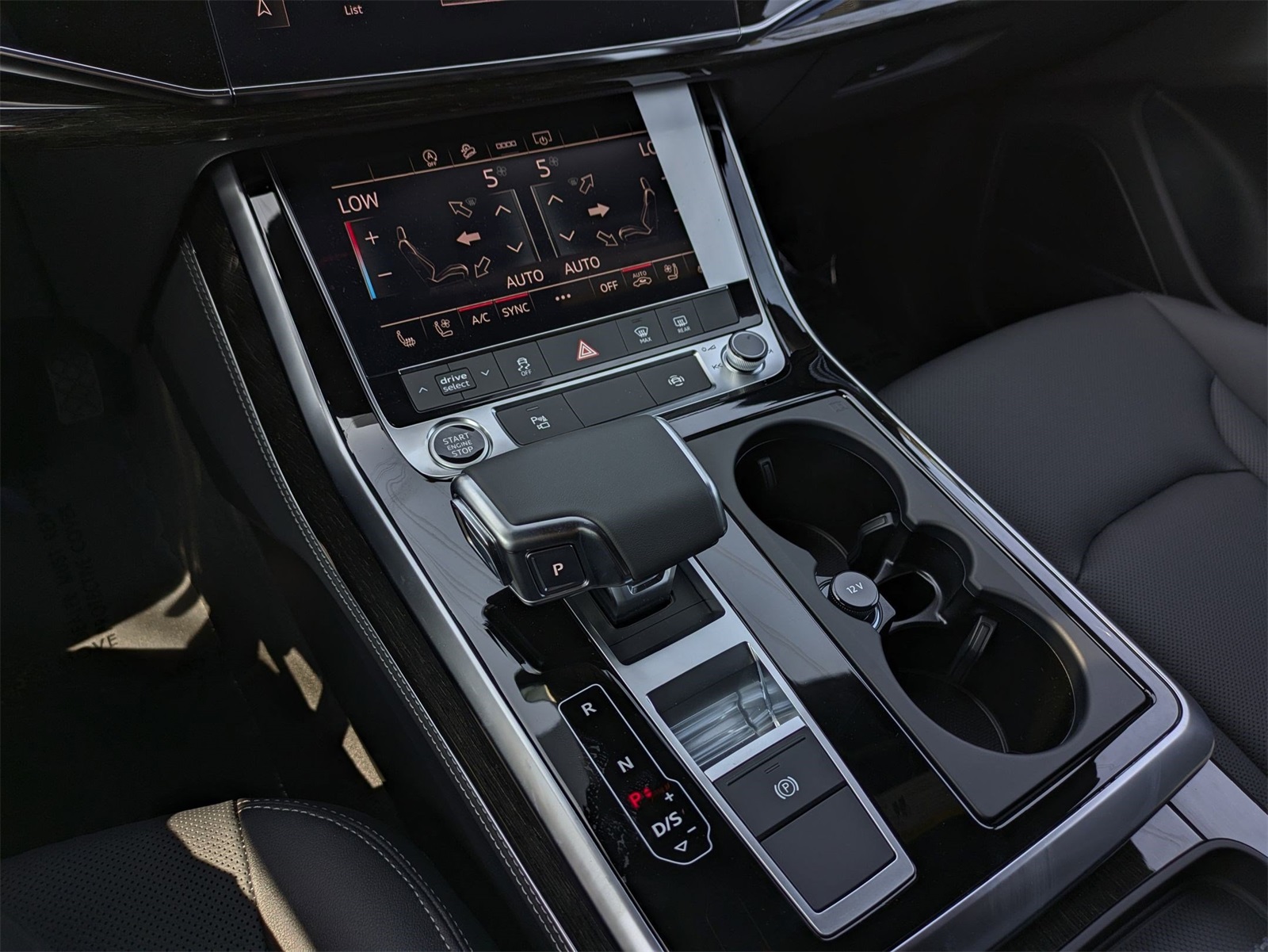 2025 Audi Q8 55 Premium Plus photo 8