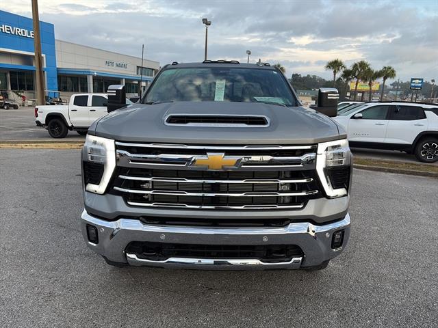 2026 Chevrolet Silverado 3500HD LTZ photo 2