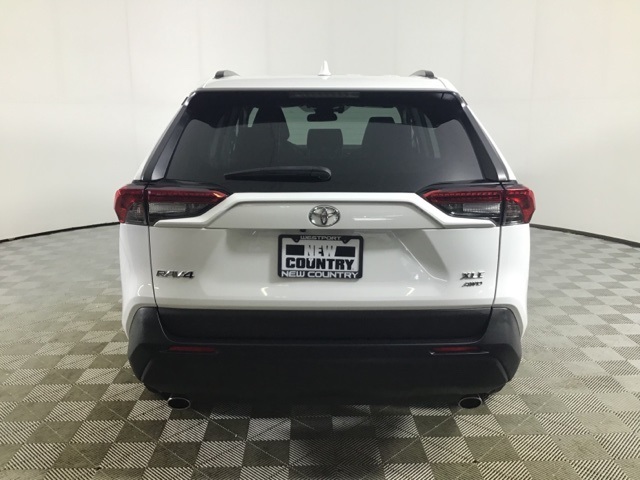 2022 Toyota RAV4 XLE photo 6