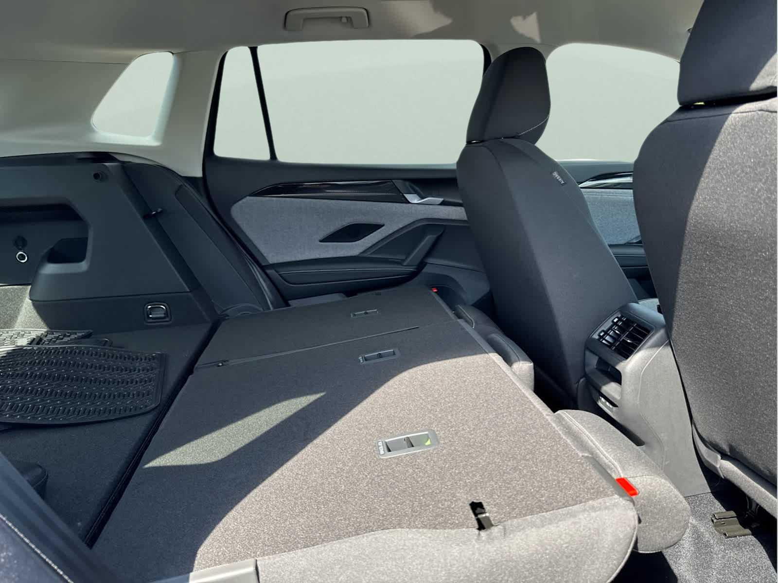 2025 Volkswagen Tiguan S photo 37