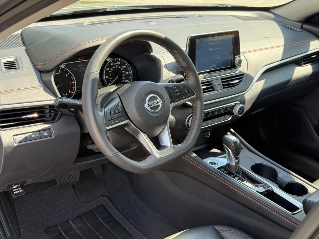 2022 Nissan Altima 2.5 SR photo 9