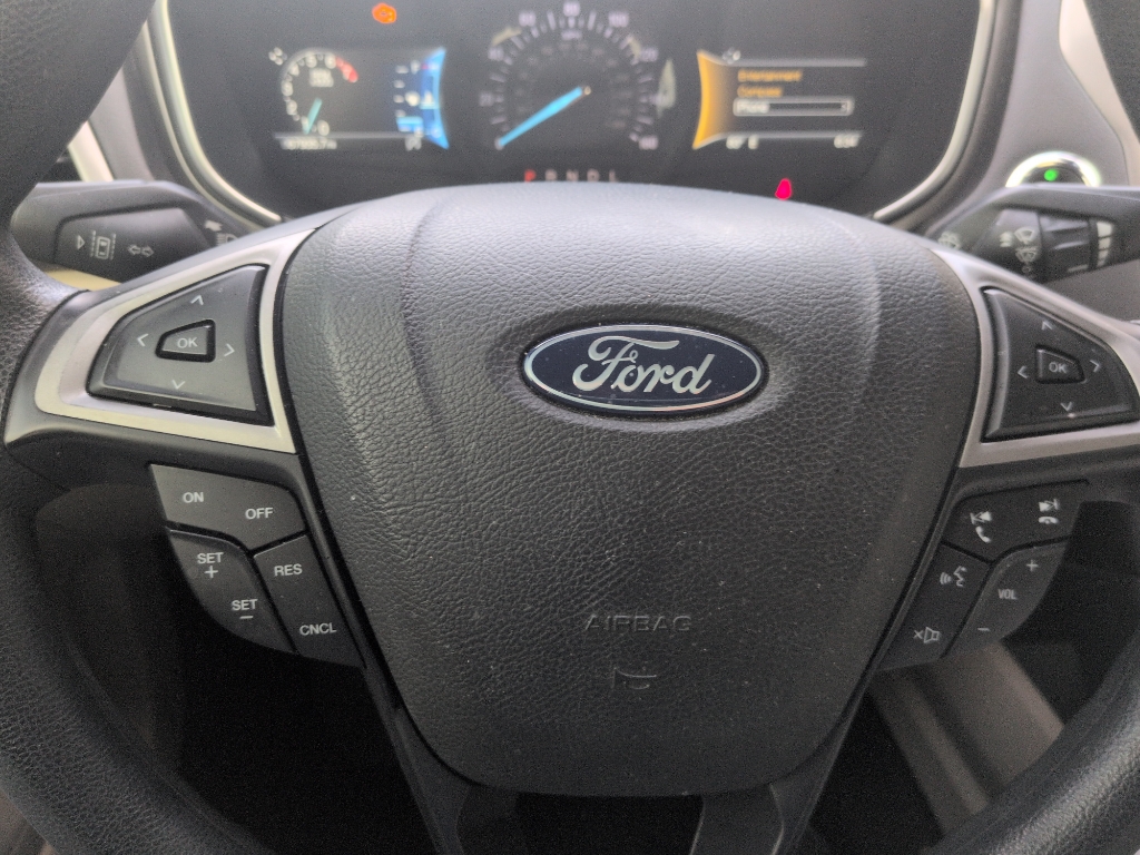 2020 Ford Fusion SE photo 11