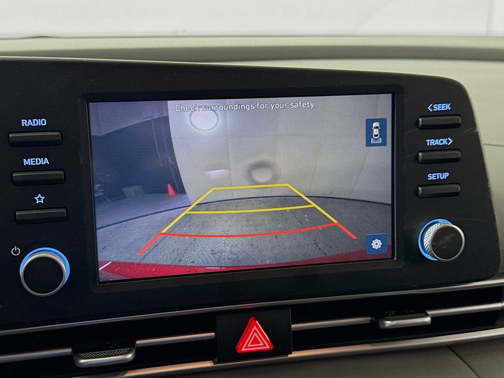 2023 Hyundai Elantra SE photo 3