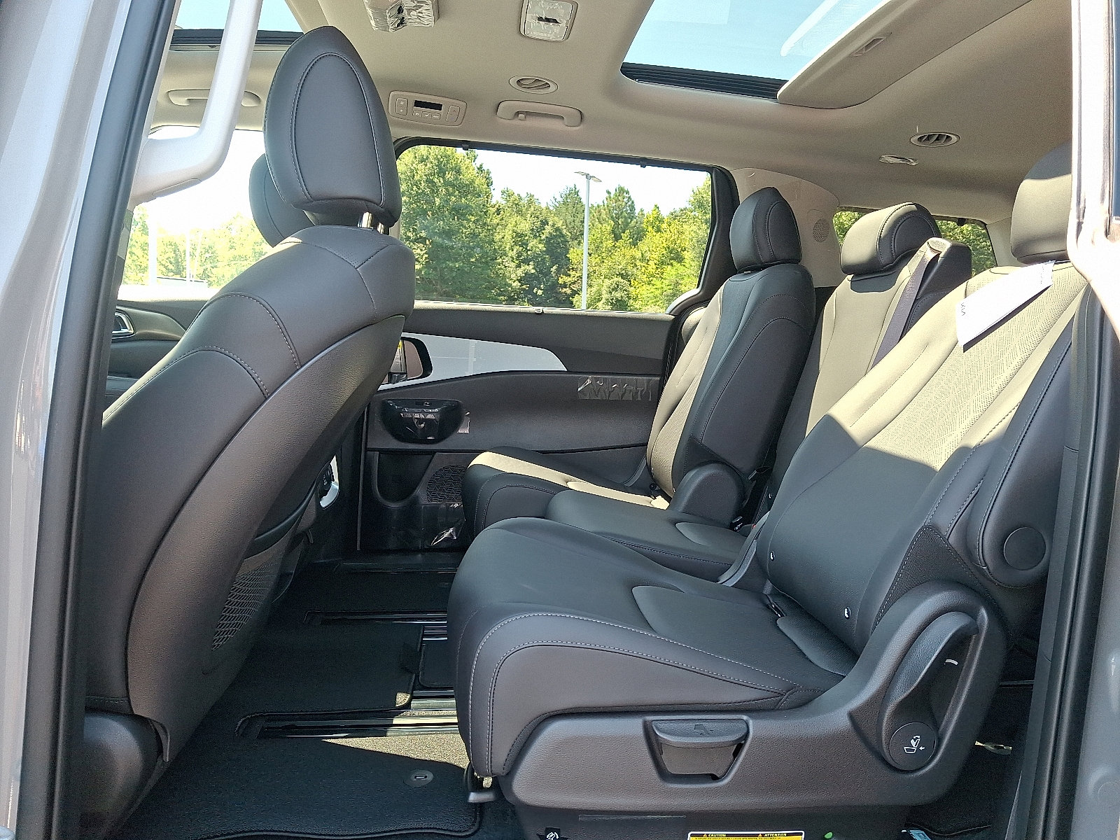 2026 Kia Carnival SX photo 4