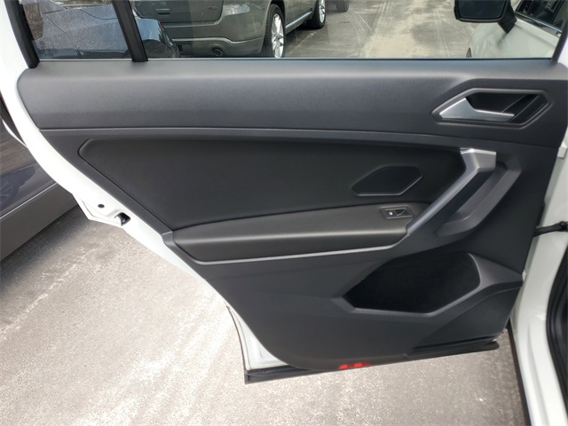 2021 Volkswagen Tiguan SE photo 28