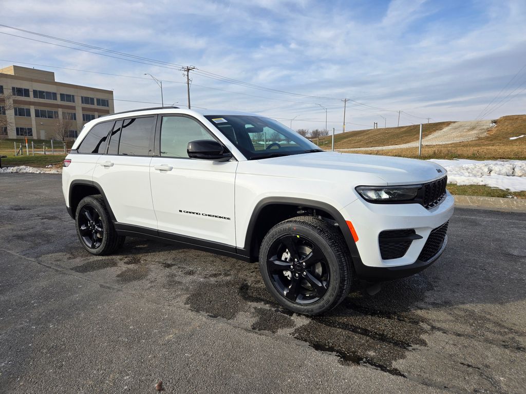 2025 Jeep Grand Cherokee Altitude's photo