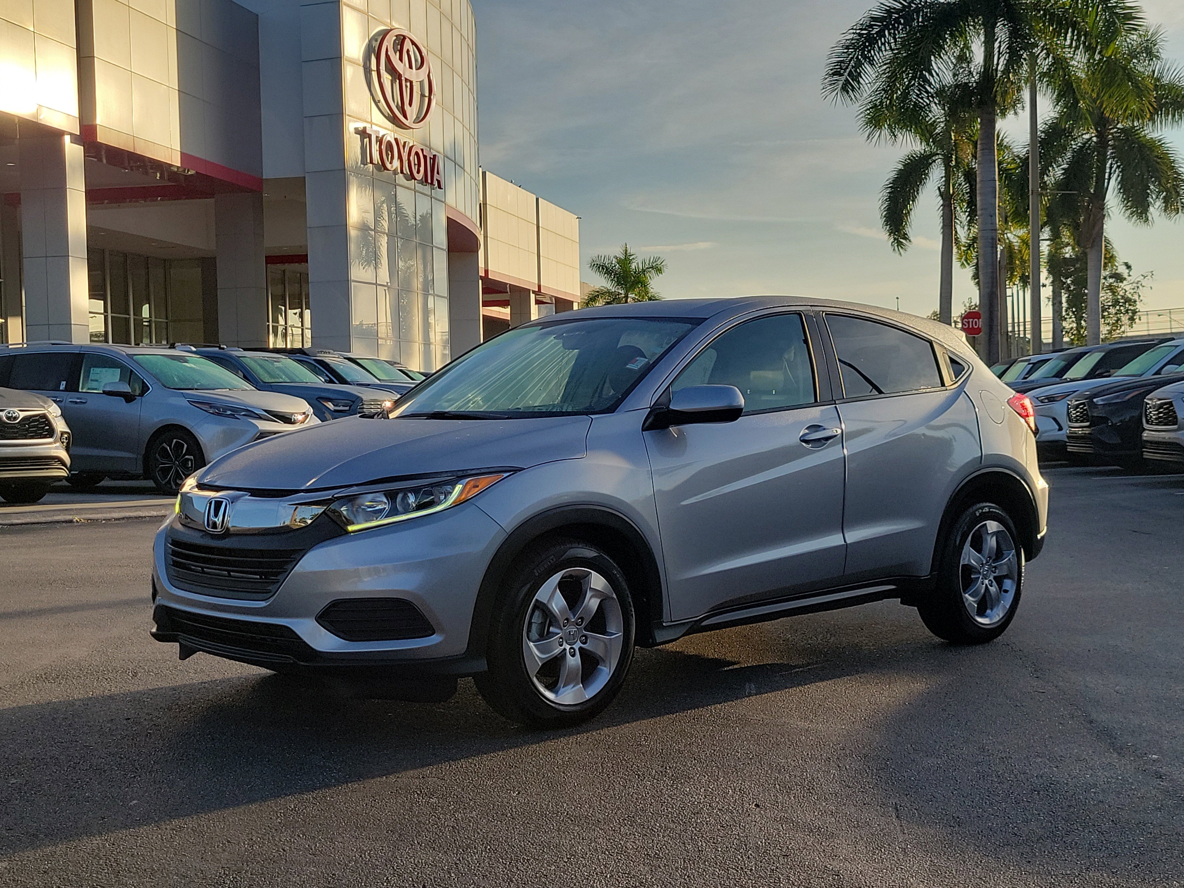 Used 2022 Honda HR-V LX with VIN 3CZRU5H30NM709632 for sale in Doral, FL