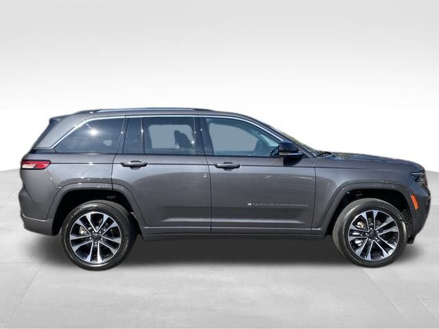 2023 Jeep Grand Cherokee Overland photo 4