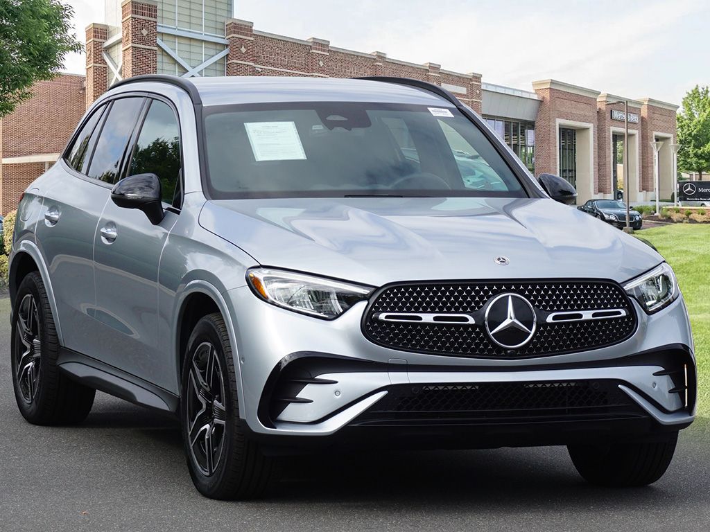 2025 Mercedes Benz GLC 300 4MATIC photo 2