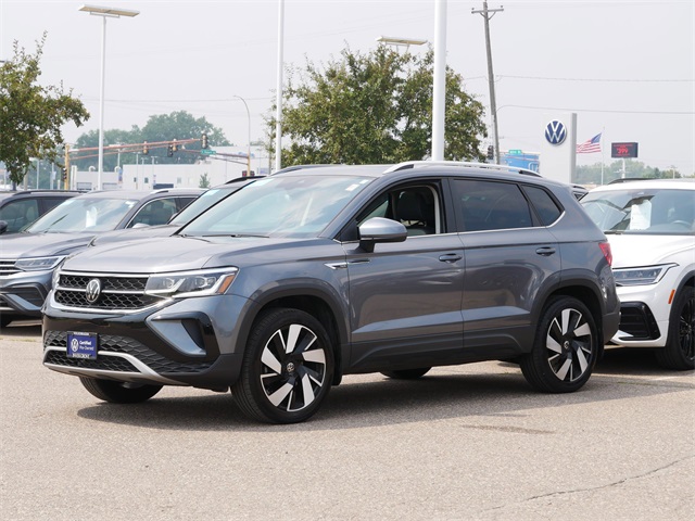 2024 Volkswagen Taos SEL photo 3
