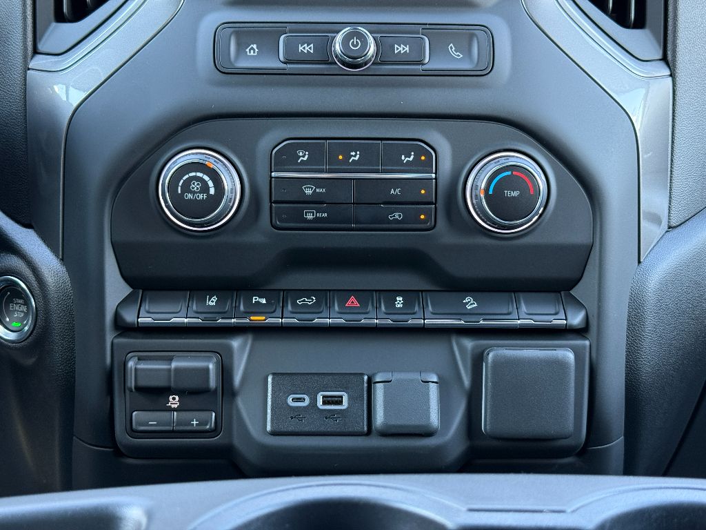 2025 Chevrolet Silverado 2500HD Custom photo 32
