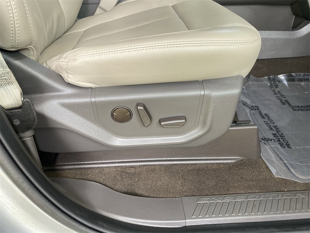 2021 Ford Expedition MAX XLT photo 34