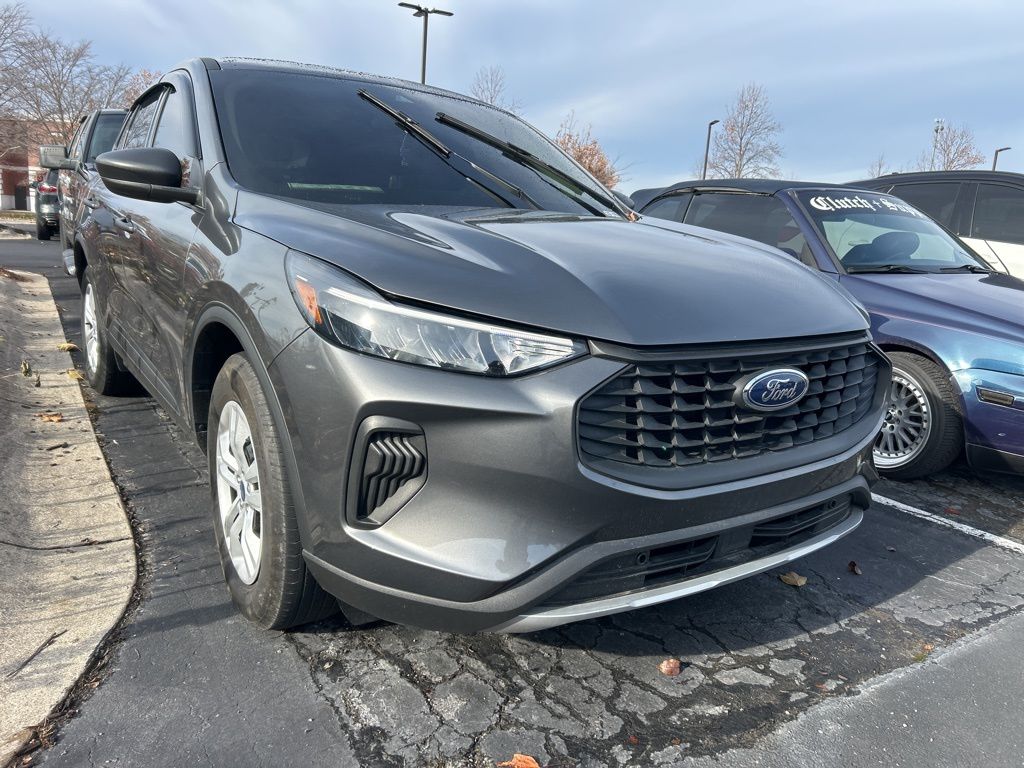 2023 Ford Escape Base photo 2