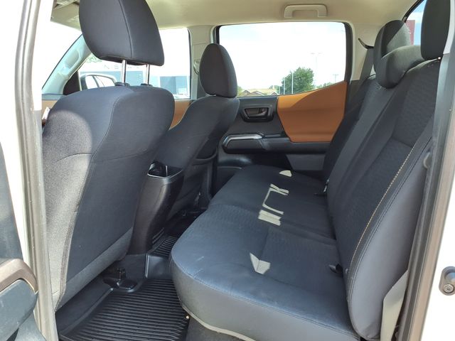 2016 Toyota Tacoma SR5 photo 8