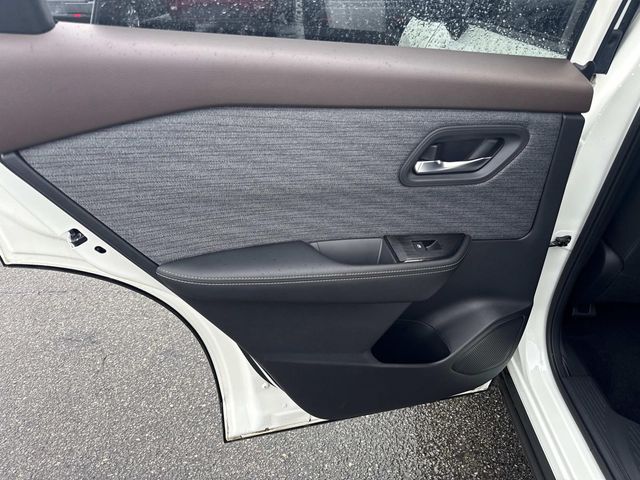 2023 Nissan Rogue SV photo 14