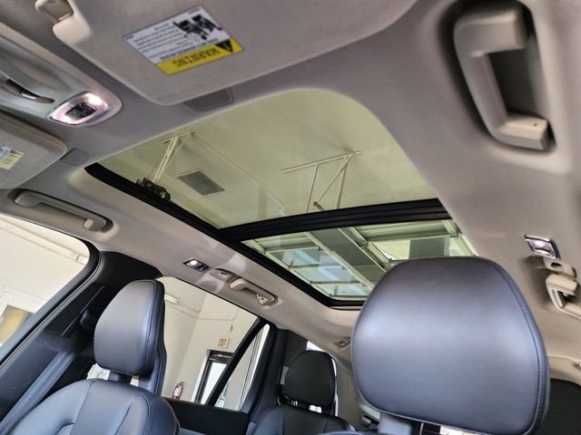 2022 Volvo XC90 T5 Momentum photo 6