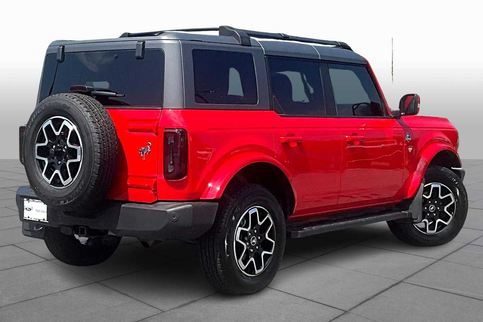 2024 Ford Bronco Outer Banks photo 11