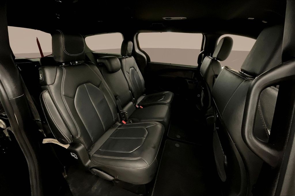 2021 Chrysler Pacifica Touring L photo 25