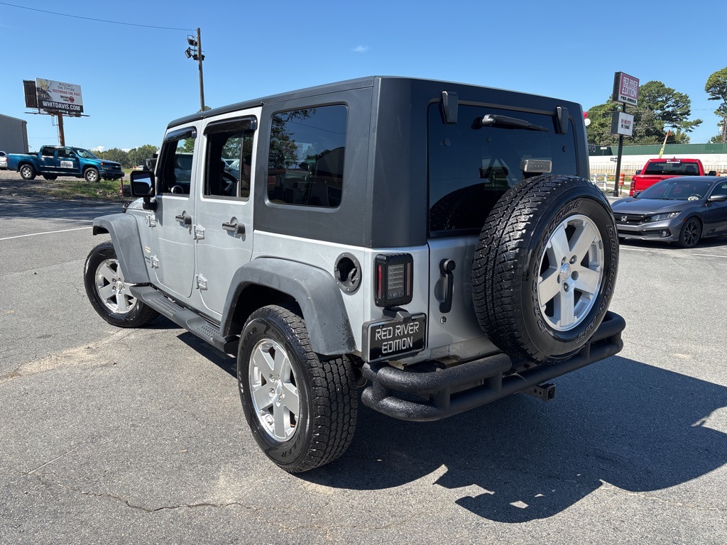 2008 Jeep Wrangler Unlimited Sahara photo 2
