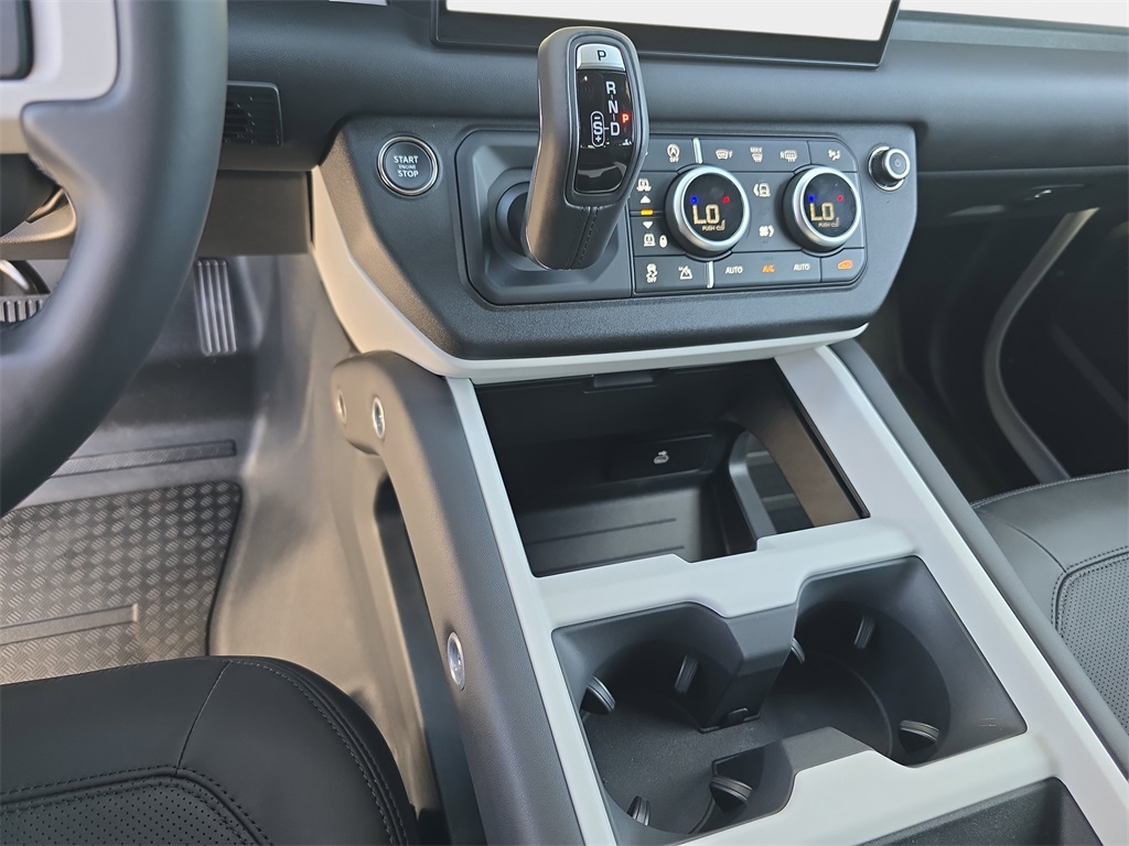 2025 Land Rover Defender 110 X-Dynamic SE photo 22