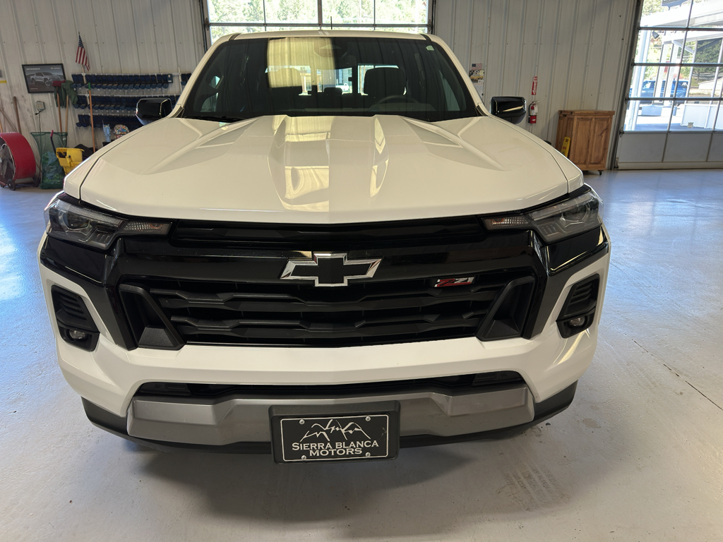 2023 Chevrolet Colorado Z71 photo 2