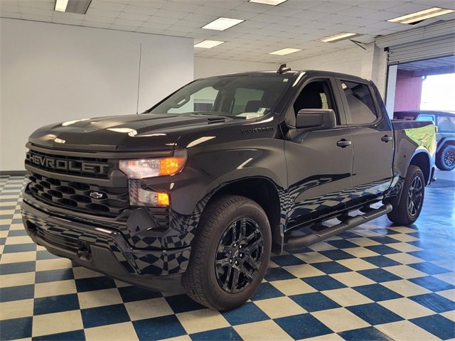 2025 Chevrolet Silverado 1500 Custom photo 2